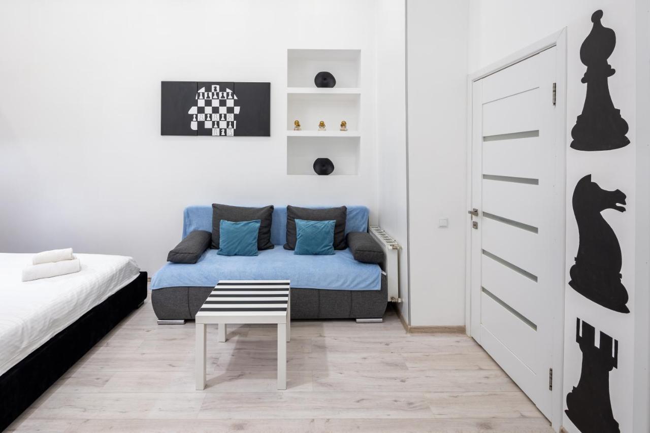Bv Apartments Black And White Львів Екстер'єр фото