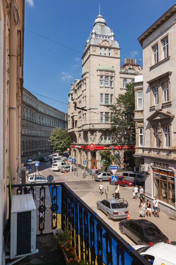 Bv Apartments Black And White Львів Екстер'єр фото